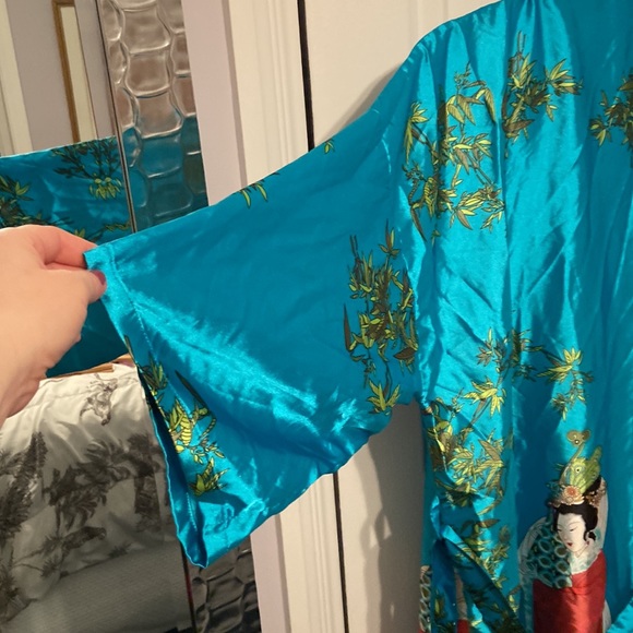 Spectacular Silken robe!!! πππβ€οΈ - Picture 3 of 13